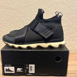 Sorel Black and White Kinetic Sneak Women’s Size 10